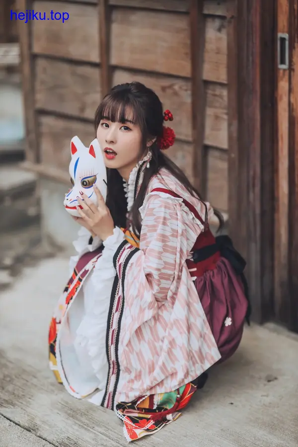 泥泥汝cos貂蝉眼妆和服饰细节特写