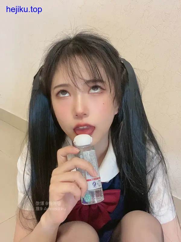 倦倦喵三部曲中色调柔和的主角倦倦趴在窗台看风景的截图