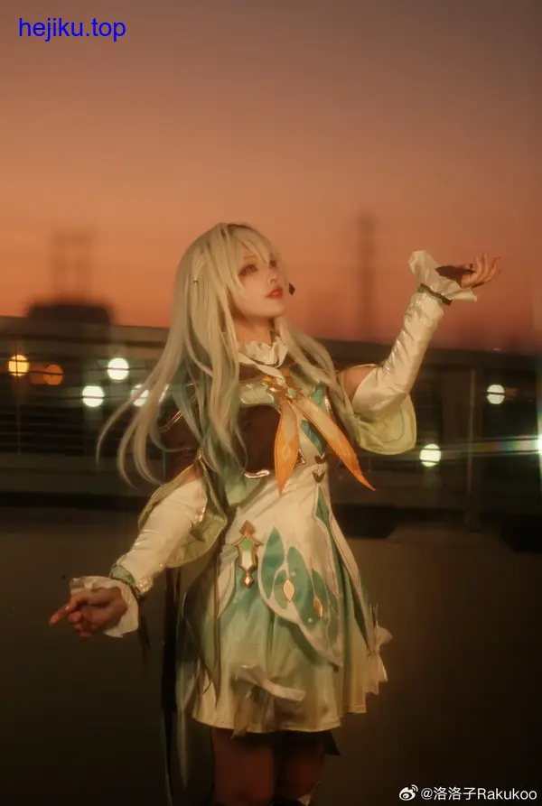 狐洛洛子女仆天使侧身翅膀透光光环倾斜角度