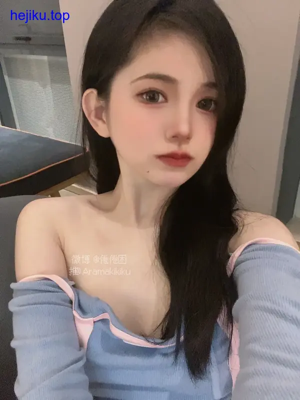 倦倦喵正面特写圆眼睛瞳孔放大眼神无辜专注