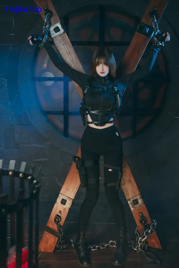 鹿八岁baby付费内容会员专属截图2 鹿八岁baby在拍摄现场的幕后花絮截图,她正对着镜头笑