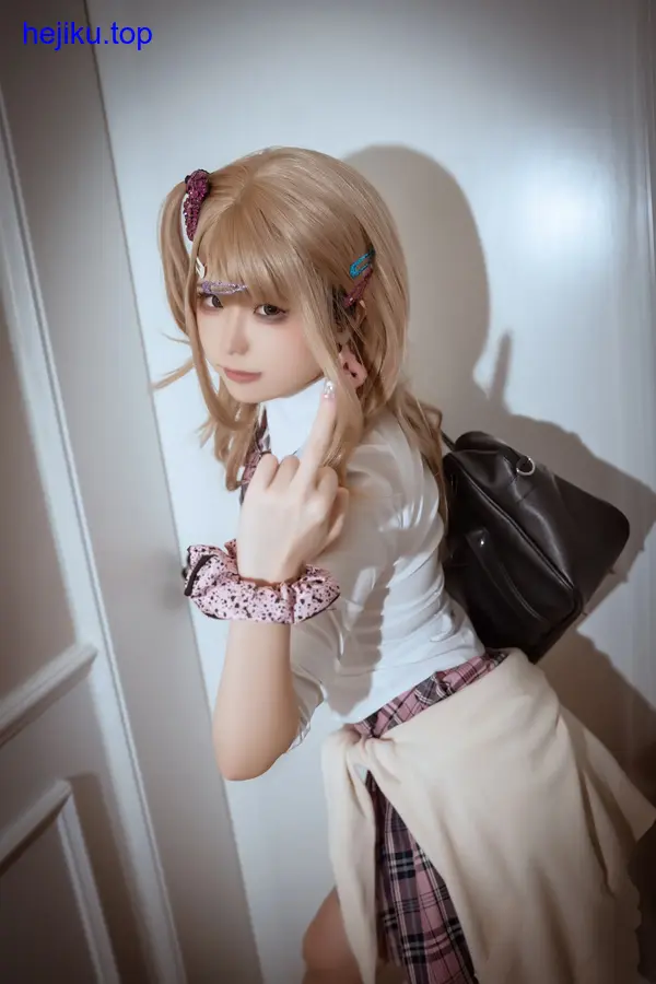 Quan冉有点饿吃饱了瘫坐表情包