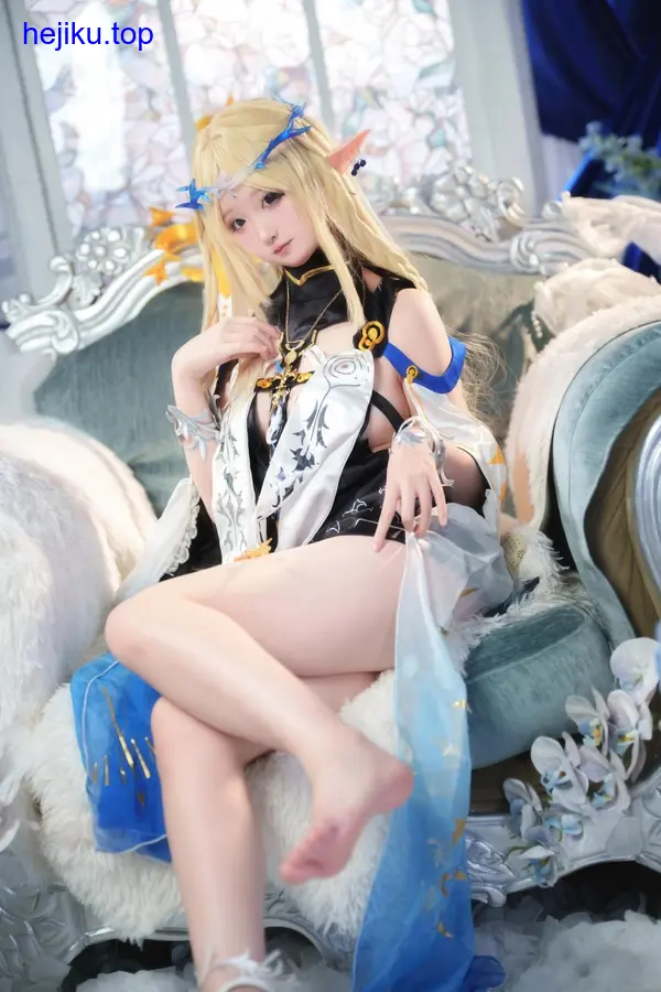 Seele麦麦花絮蹲地调整裙摆