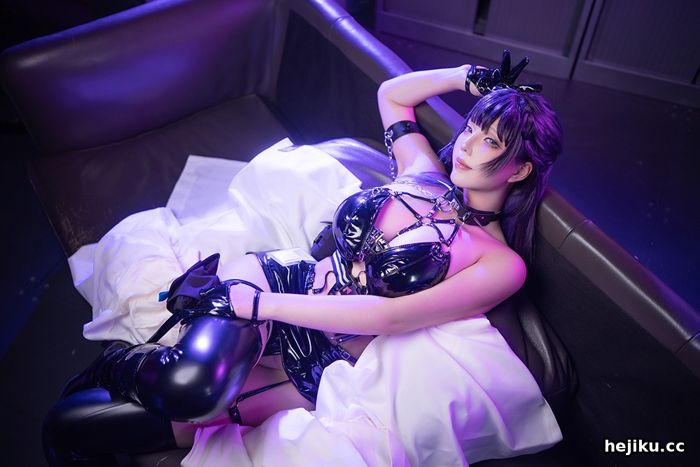 菌烨tako 176cm的海外华人Coser，粉丝叫她“麦香鸡”还问她能不能防住