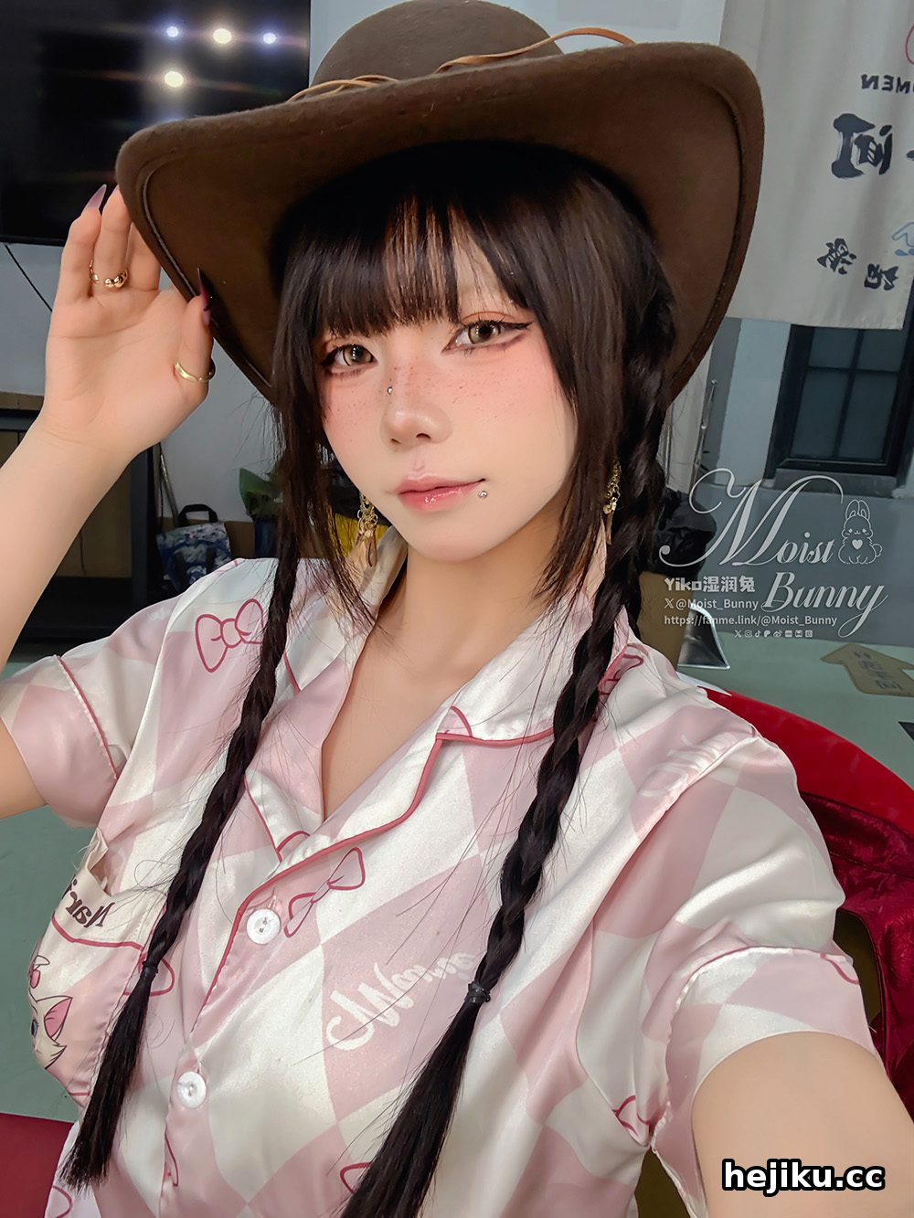 西部逆兔女郎 咬一口兔娘的新作到底有多“渴