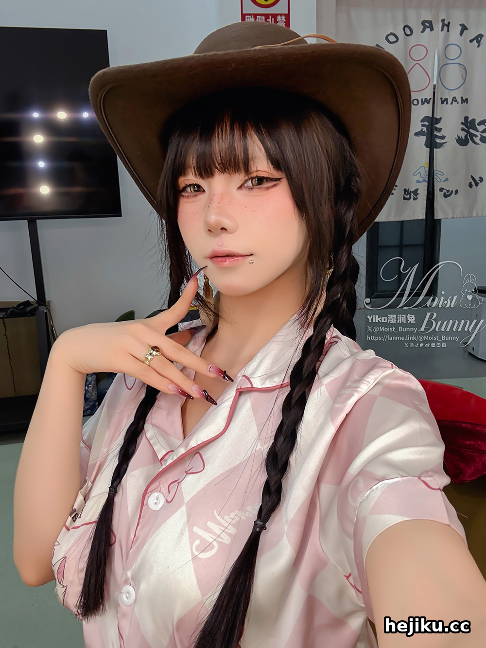 西部逆兔女郎 咬一口兔娘的新作到底有多“渴
