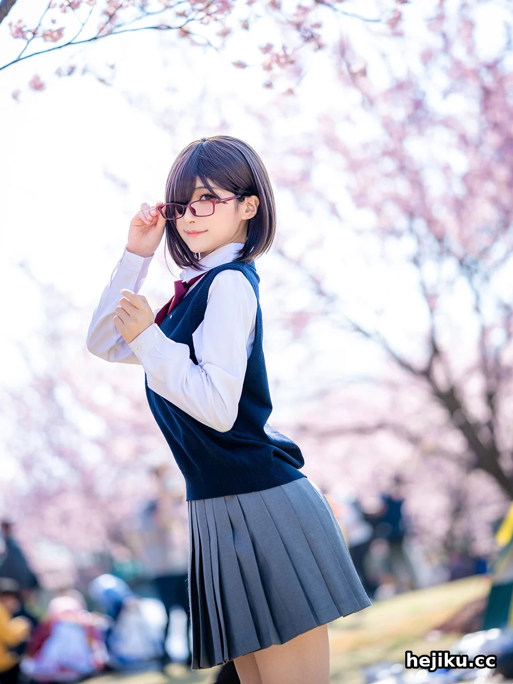 幼愛youmeko 被微博认证为颜值主播的二次元COSER，作品不多但很吸粉