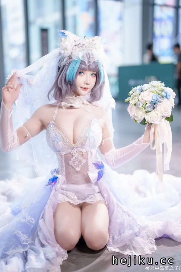 当柴郡穿上婚纱：中岛莫之子i的甜系花嫁COS把陪伴感具象化了