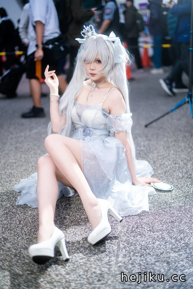 黒川cowcow妮姬灰姑娘COS:梦幻水晶礼裙,童话感直接拉满