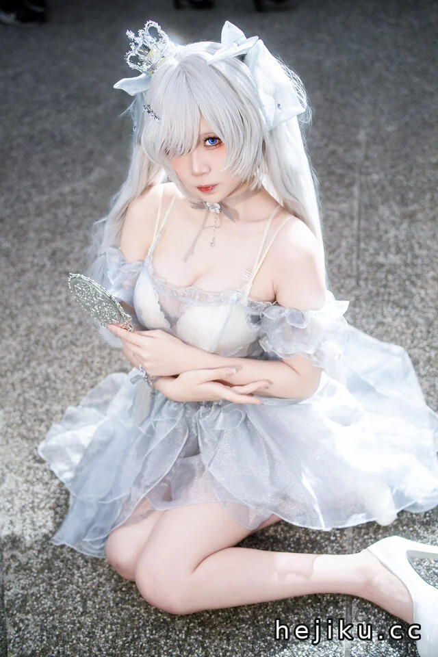 黒川cowcow妮姬灰姑娘COS:梦幻水晶礼裙,童话感直接拉满