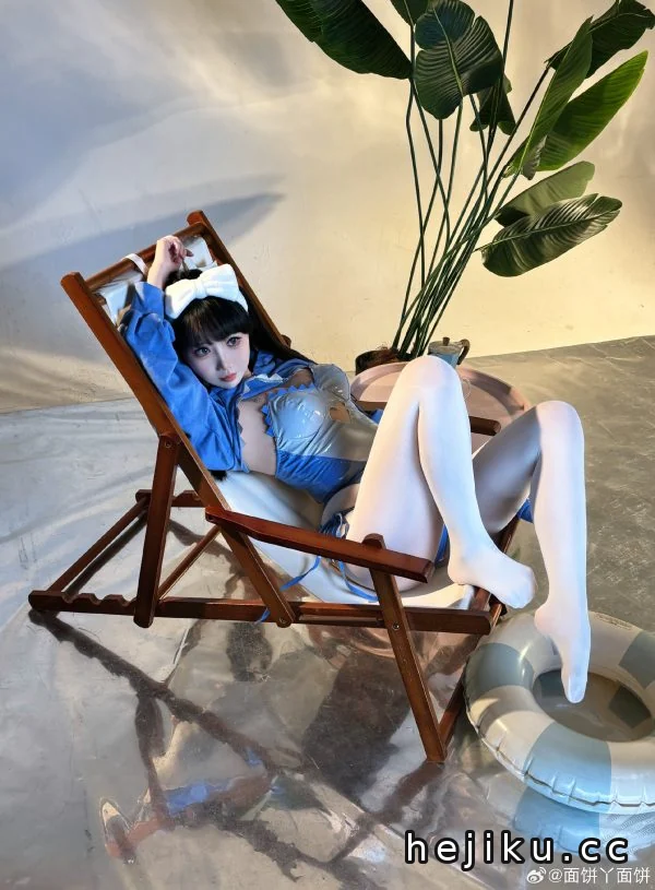面饼仙儿鲨鱼COS赏析:演绎丝袜泳装版鲨鱼少女的俏皮与可爱