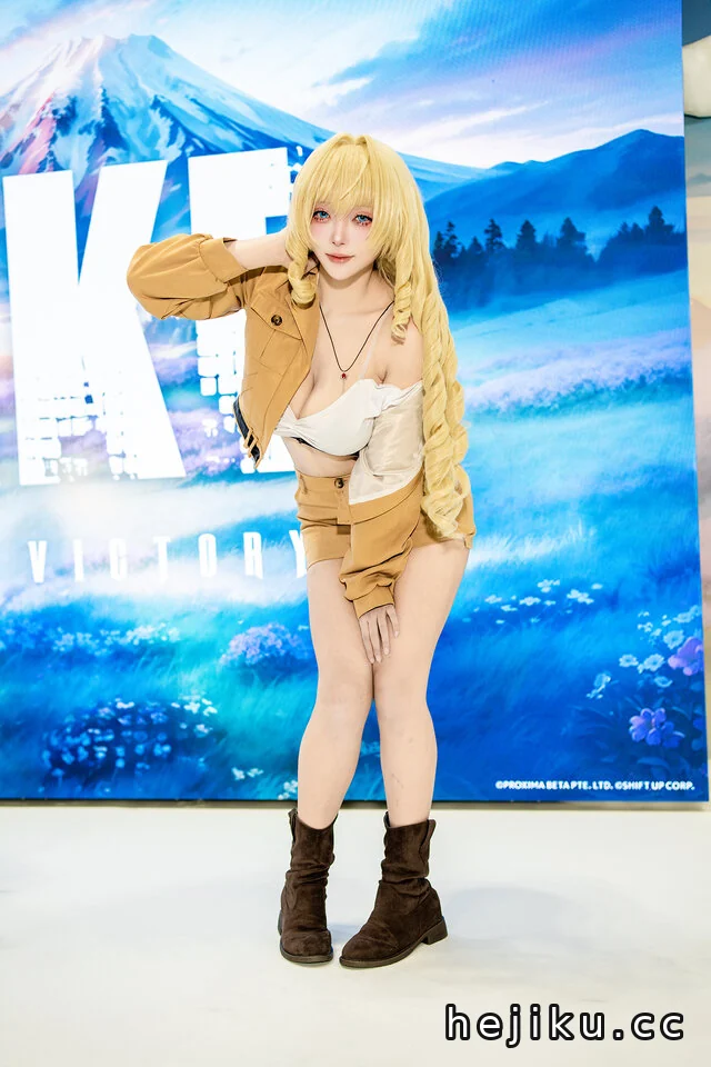 宛如从游戏中走出的王者少女!Natsume枣糕皇冠COS惊艳亮相