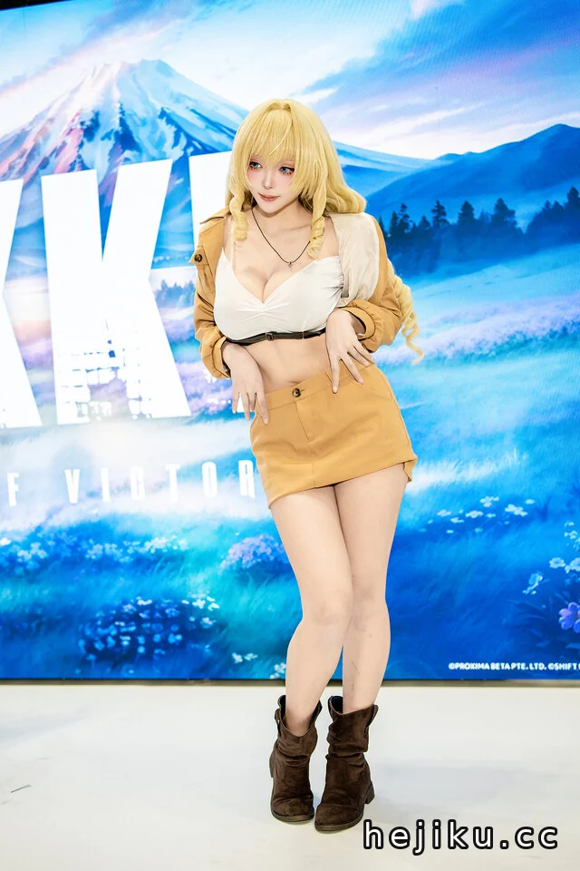 宛如从游戏中走出的王者少女!Natsume枣糕皇冠COS惊艳亮相