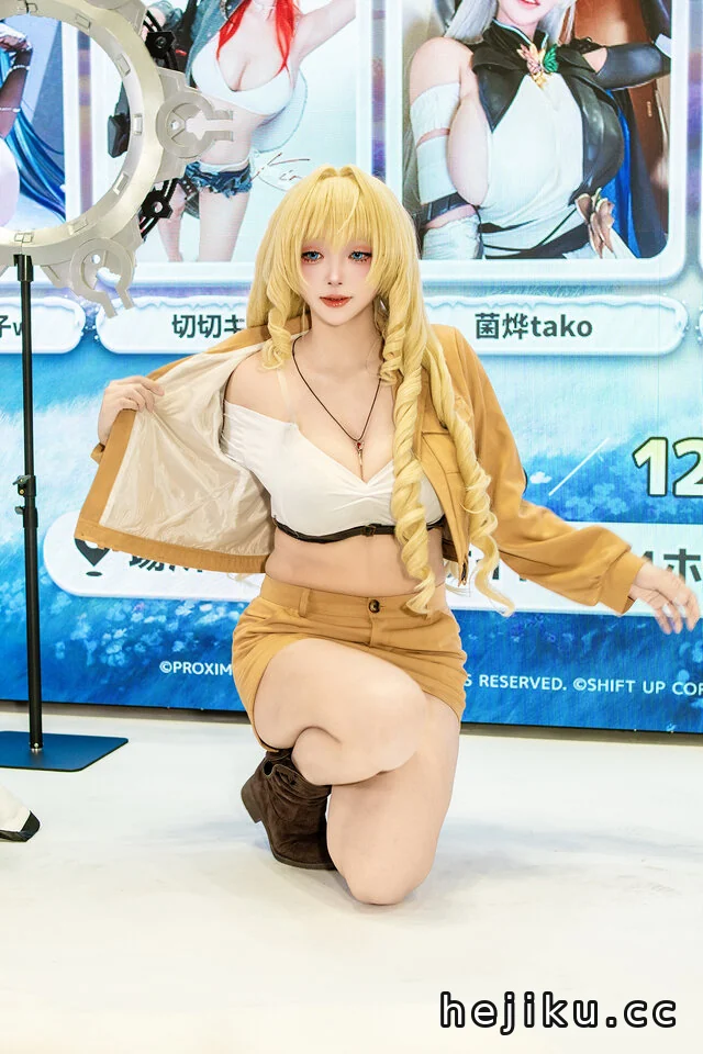 宛如从游戏中走出的王者少女!Natsume枣糕皇冠COS惊艳亮相