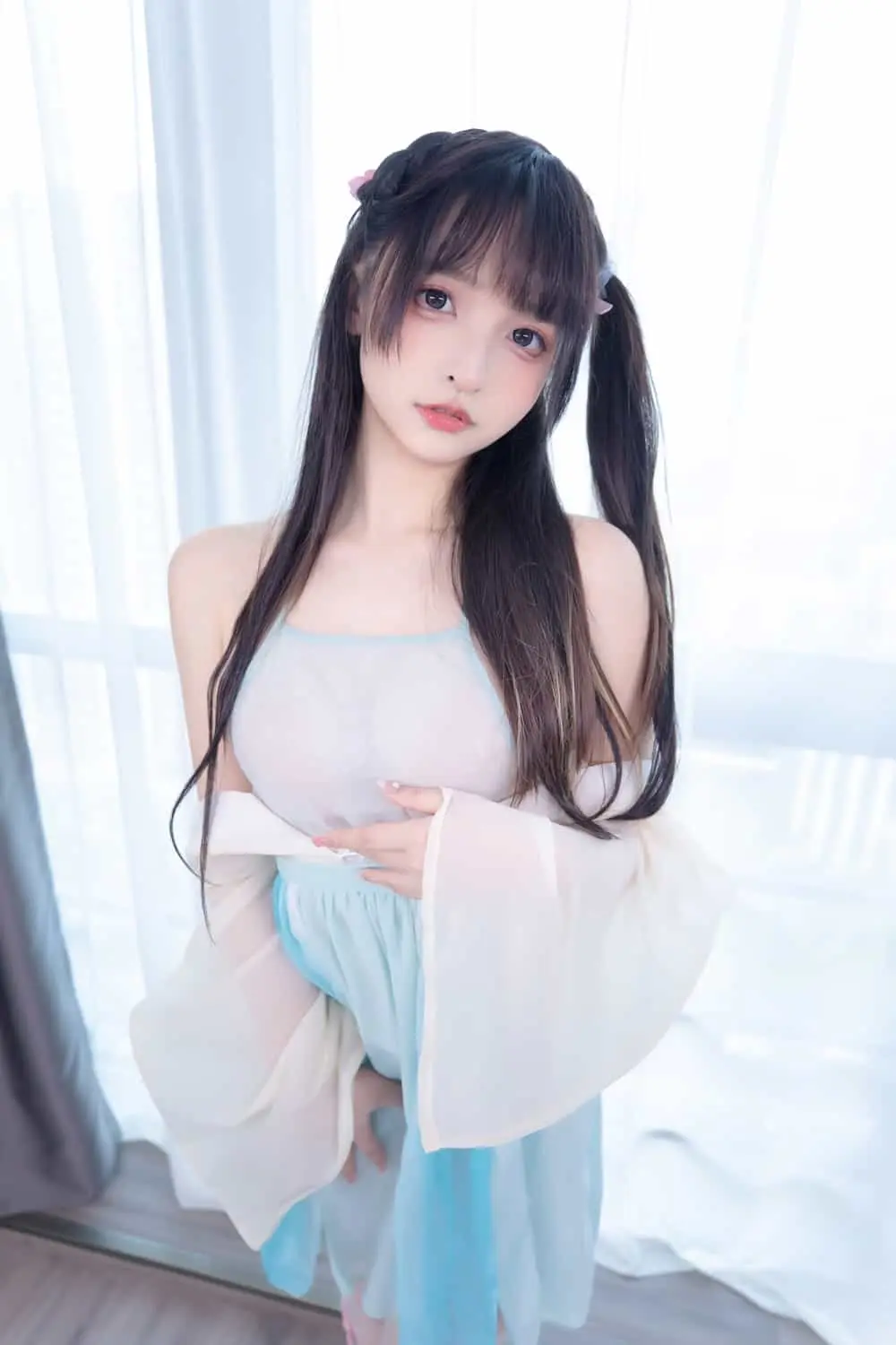 神楽坂真冬紧缚乳胶图册曝光，隐藏魅力竟让人无法抗拒？  第2张
