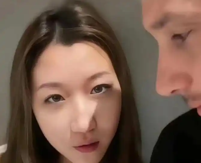 李欣莳照片全集曝光？在线视频热议不断，私密视频真假成谜