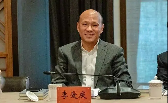 李爱庆四大男宠曝光？他身边那几位终于有说法了  第1张