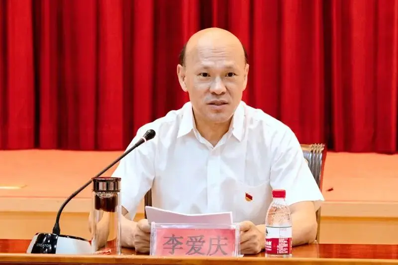 李爱庆四大男宠曝光？他身边那几位终于有说法了